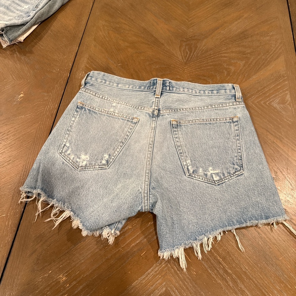 AGOLDE Distressed Denim Shorts Size 27 Button Fly Light Wash Cutoff Raw Hem - Picture 4 of 8